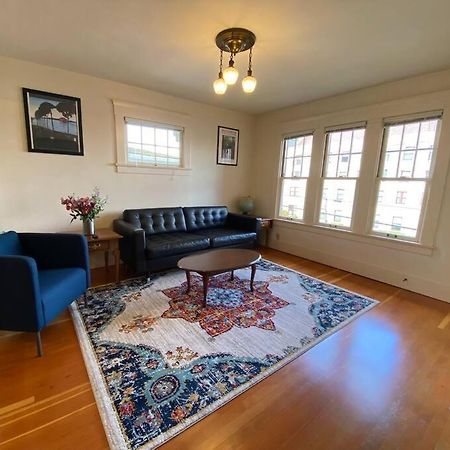 Historic Downtown Riverview Flat, No 3 アストリア エクステリア 写真