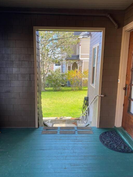 Historic Downtown Riverview Flat, No 3 アストリア エクステリア 写真
