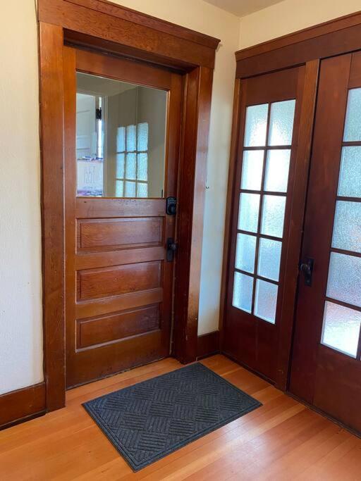 Historic Downtown Riverview Flat, No 3 アストリア エクステリア 写真