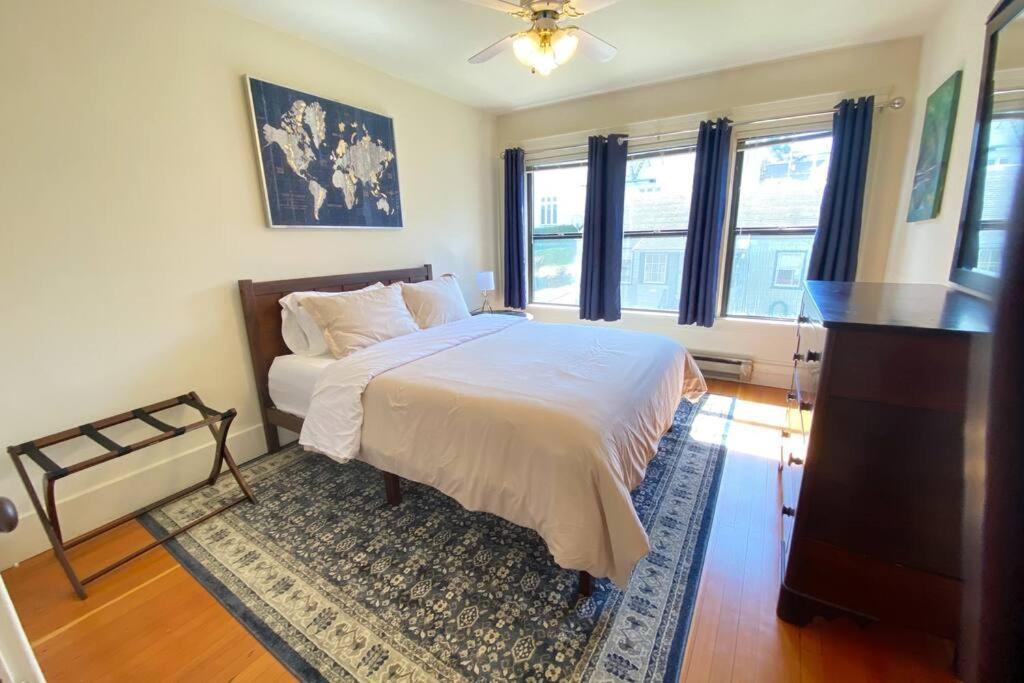 Historic Downtown Riverview Flat, No 3 アストリア エクステリア 写真