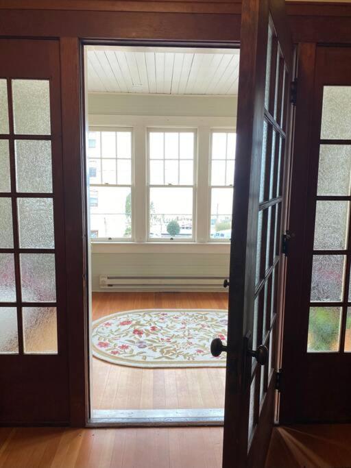 Historic Downtown Riverview Flat, No 3 アストリア エクステリア 写真