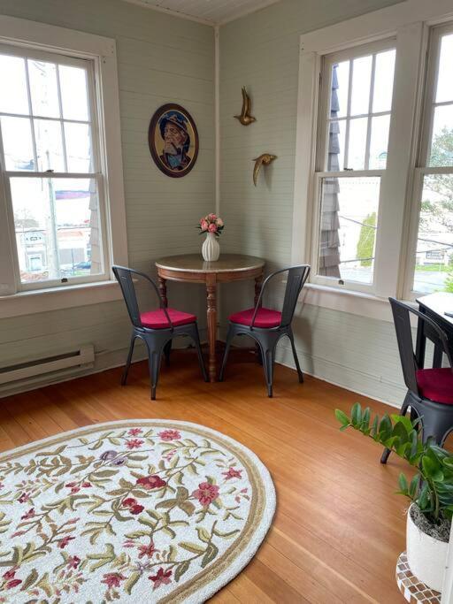 Historic Downtown Riverview Flat, No 3 アストリア エクステリア 写真