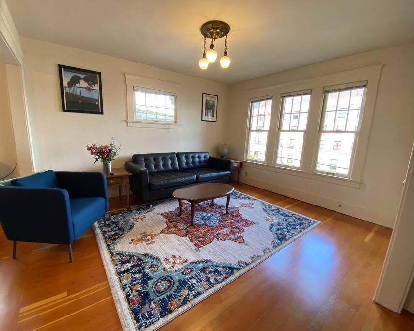 Historic Downtown Riverview Flat, No 3 アストリア エクステリア 写真