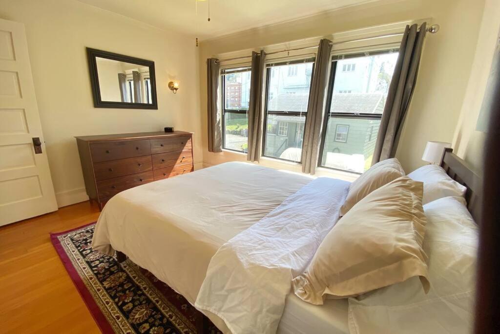 Historic Downtown Riverview Flat, No 3 アストリア エクステリア 写真