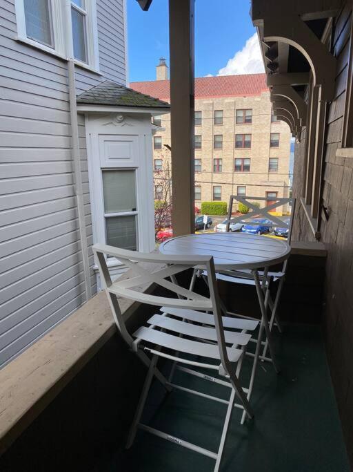 Historic Downtown Riverview Flat, No 3 アストリア エクステリア 写真