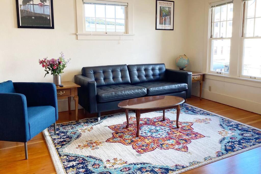 Historic Downtown Riverview Flat, No 3 アストリア エクステリア 写真